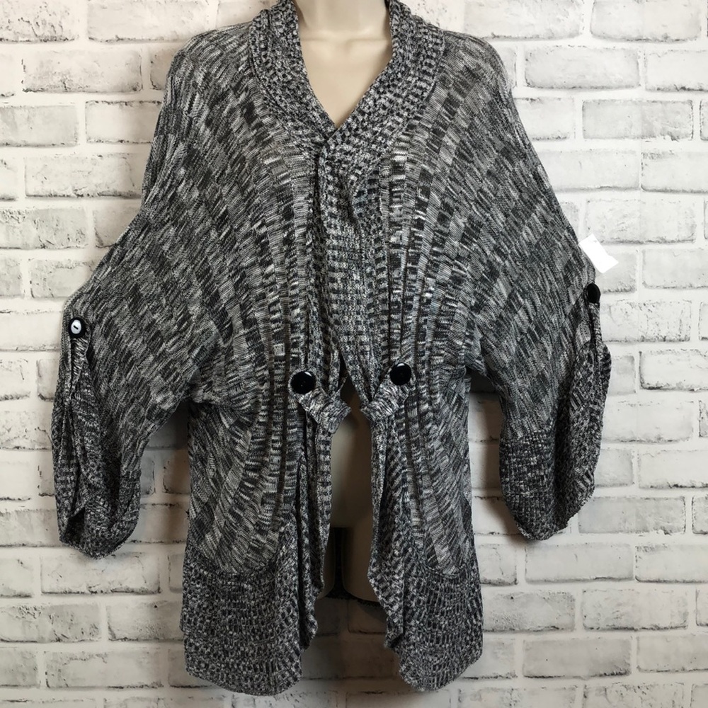 Torrid Junior's Size 3 Black and White Sweater No Front Closure Made in U.S.A.